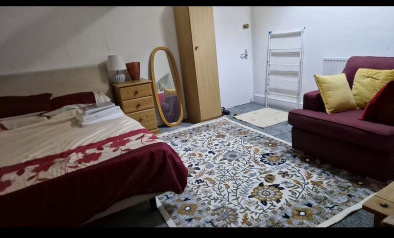 Room to rent in shared HMO House
