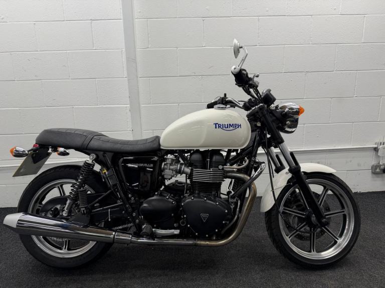 TRIUMPH BONNEVILLE 865 ** 12 Months MOT - All Keys and Books - Warranty **