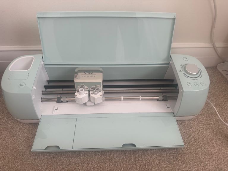 Cricut Air 2 with Materials 
