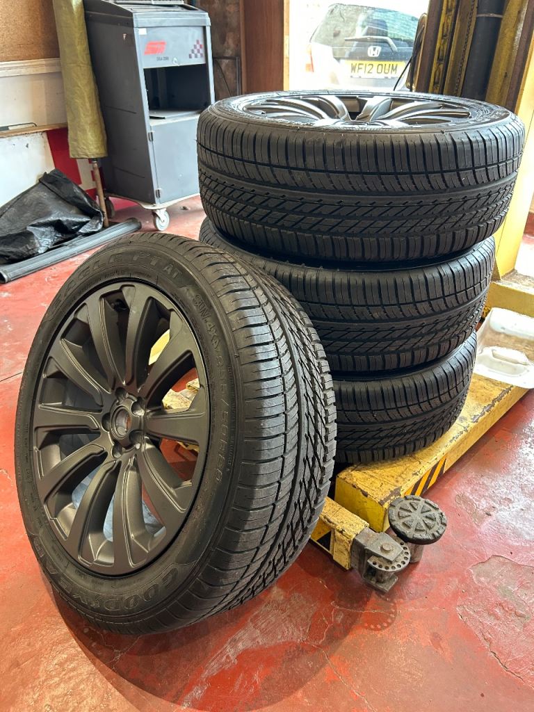 RANGE ROVER VELAR WHEELS AND TYRES 