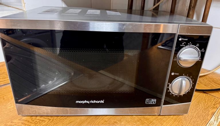 Morphy Richards 800 watt Microwave