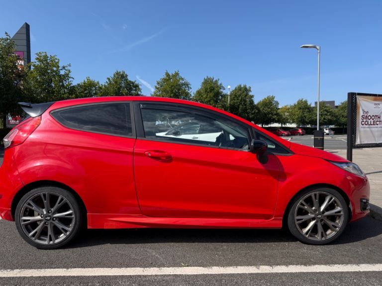 Ford fiesta 1.2 zetec with body kit (unlike Vauxhall corsa)