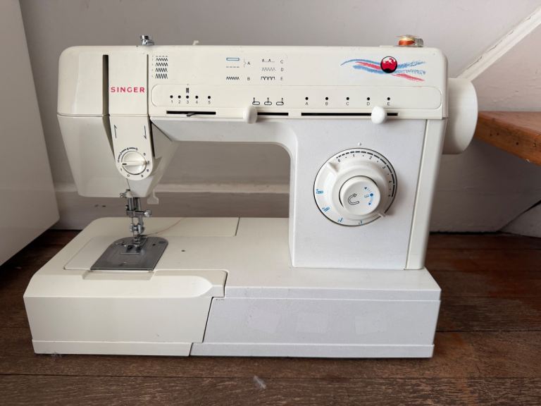 Singer seeing machine 5805C