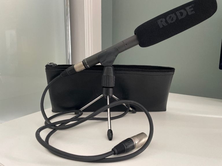 Rode NTG2 Shotgun compressor mic bundle with stand, cable & case