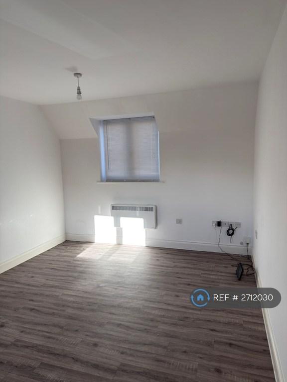 2 bedroom flat in Torun Way, Swindon, SN25 (2 bed) (#2712030)