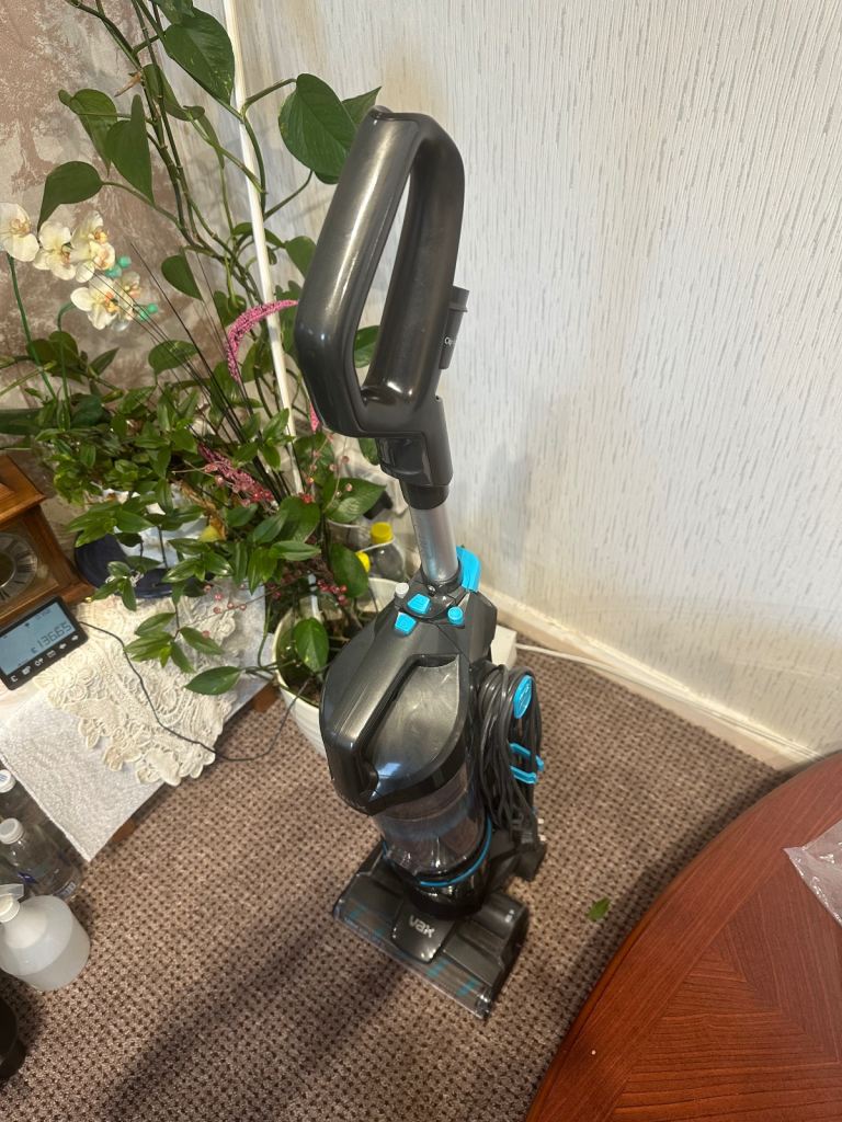 image for Vax Air Lift 2 Upright Vacuum Cleaner – Excellent Condition 