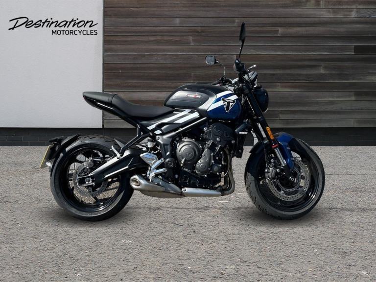 2025 Triumph Trident 660 PREMIUM TWIN COLOUR Petrol black 6 Speed