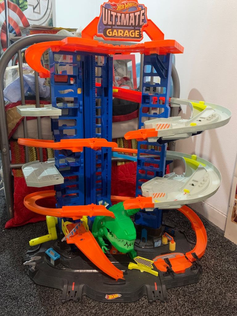 Hot Wheels City Ultimate Garage Playset with Multi-Level Racetrack