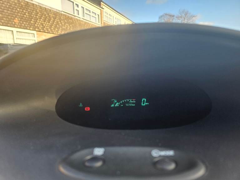 Toyota yaris 1.3 petrol T spirit spec 5dr only 76k mileage look