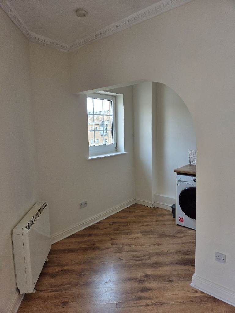 One bedroom U/F flat in Brighton Marina