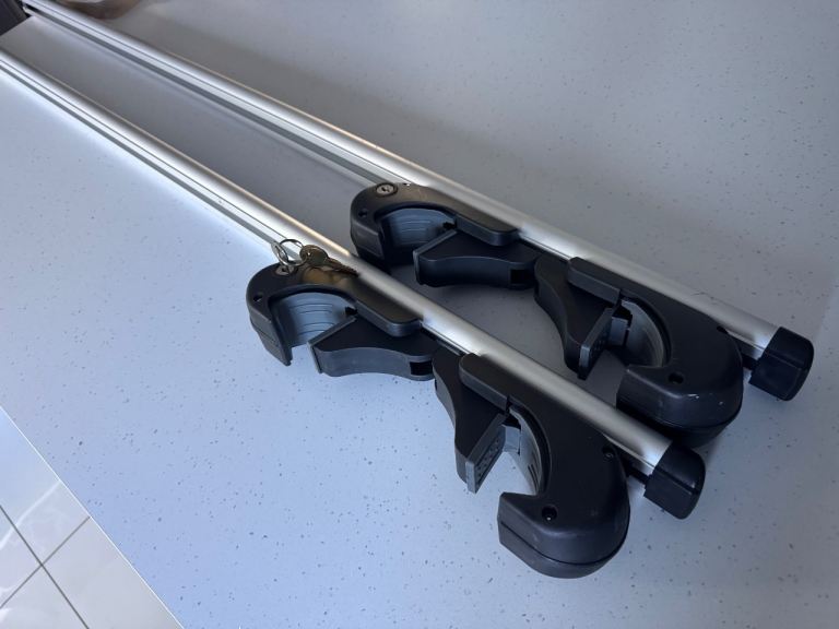 Set of roof bars