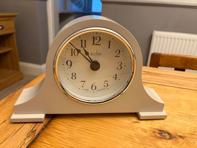 Mantle clock