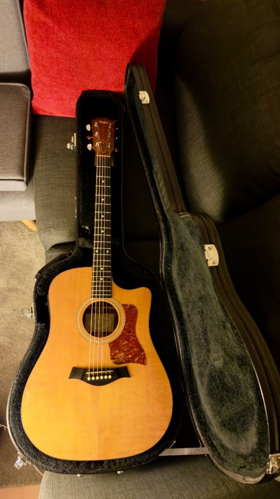 Taylor 310ce acoustic electric 