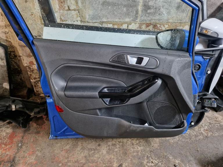 Mk7.5 ford fiesta passenger side door complete 