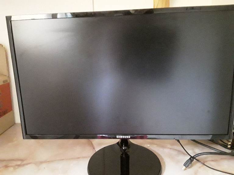 Samsung  monitor 24 in 