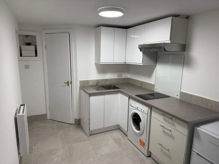 Modern Studio Flat | Furnished | Fitted Kitchen | Bills Included | Lindsey Close, London - CR4