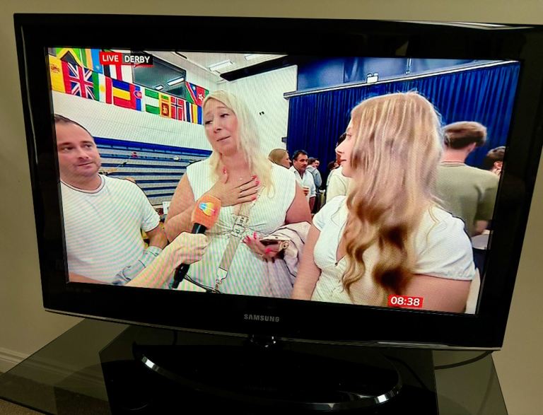 Samsung 32-inch HD Ready LCD TV with Remote