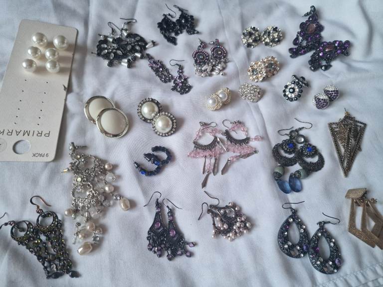 Jewellery- earrings 