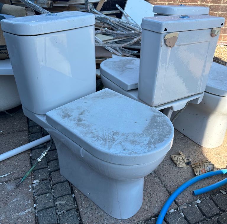 £40 for all 3x Used Close Coupled Toilet with Cistern - Good Condition