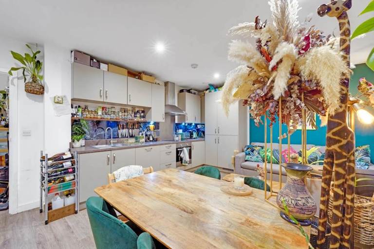 Spacious shared ownership 1 bed flat for sale in sought after Royal Arsenal Riverside Development