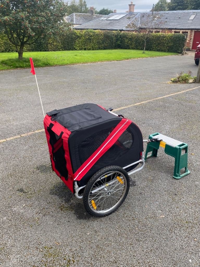 Dog trailer for a bicycle