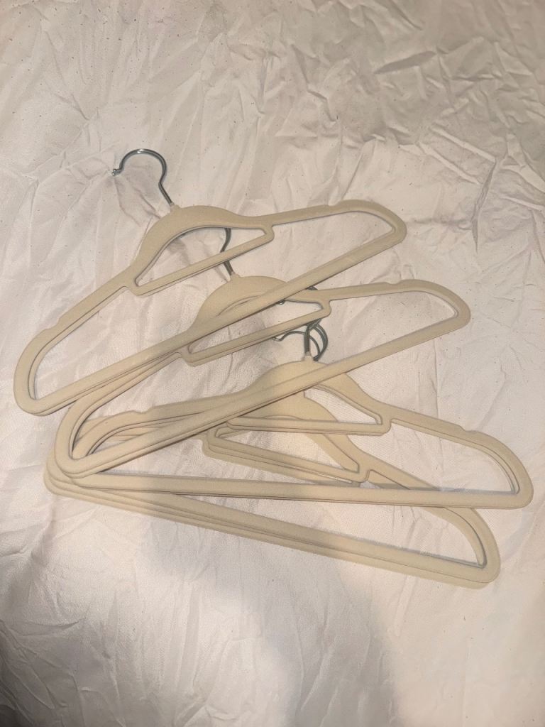 Velvet cream hangers 