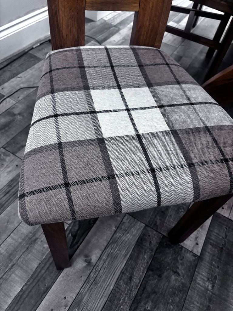 Solid Oak Dining Table and 8 Chairs 