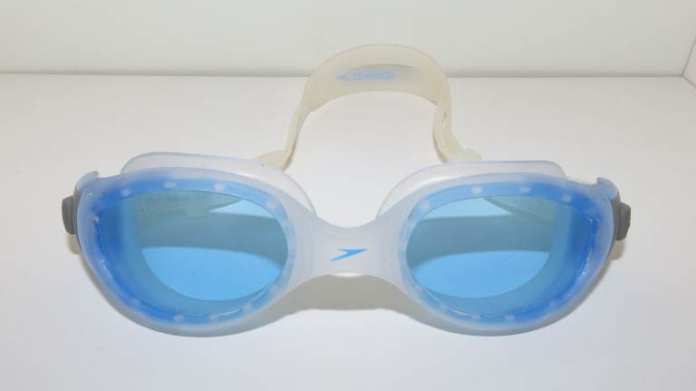 Speedo Futura Biofuse Swimming Goggles Clear Blue Lens Pool Swim Accessories Mesh Pouch Bag Used IG3