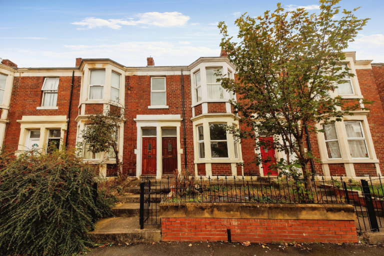 Two bedroom ground floor flat on Saltwell Place, Bensham Gateshead