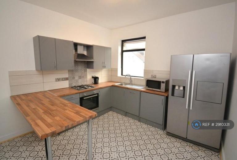 3 bedroom flat in Rudgrave Square, Wallasey, CH44 (3 bed) (#2910331)