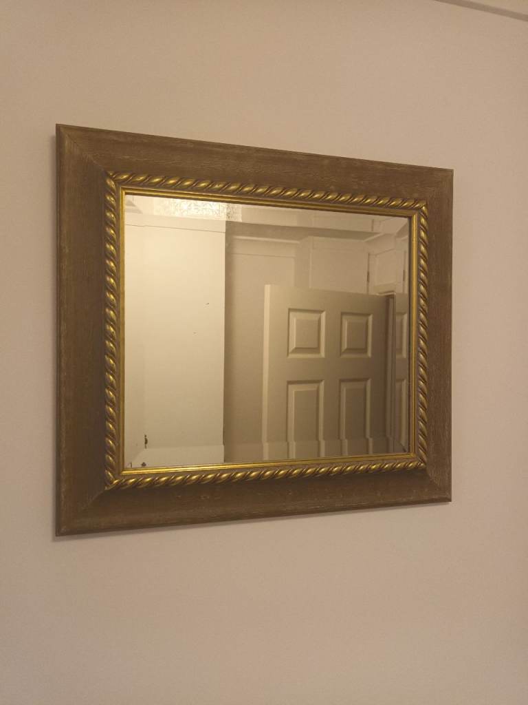 Rectangular small mirror