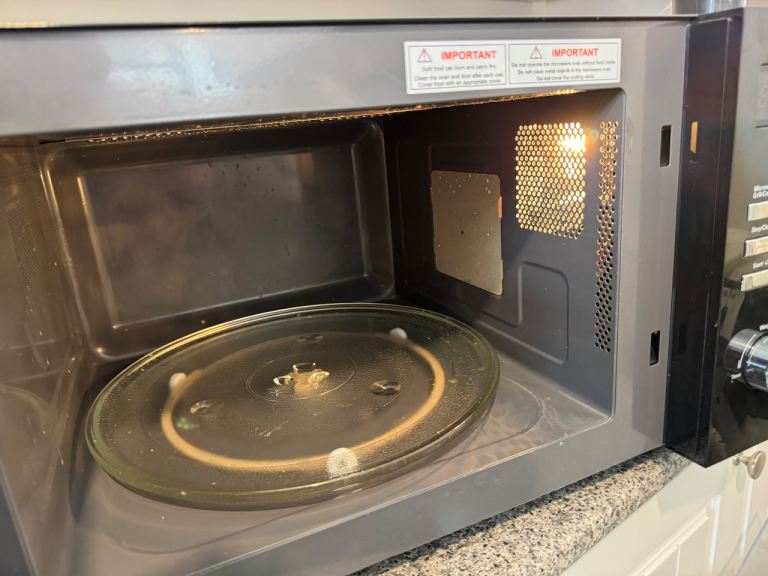 DeLonghi Black Microwave Oven – Good Condition