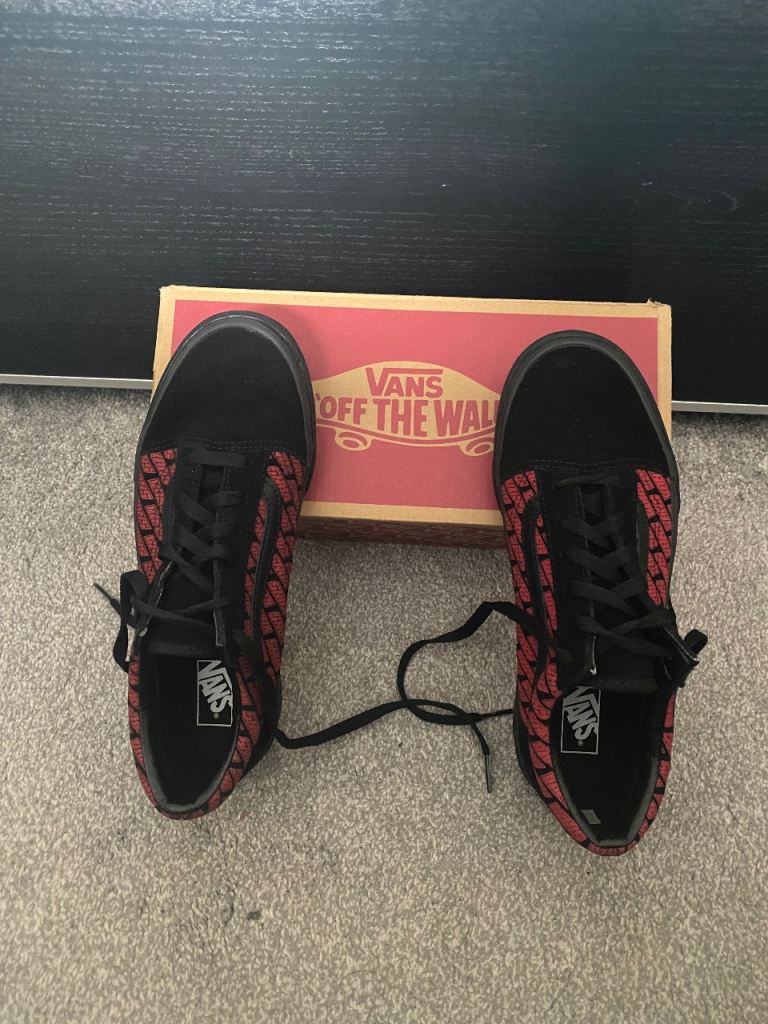 Vans off the wall trainers 