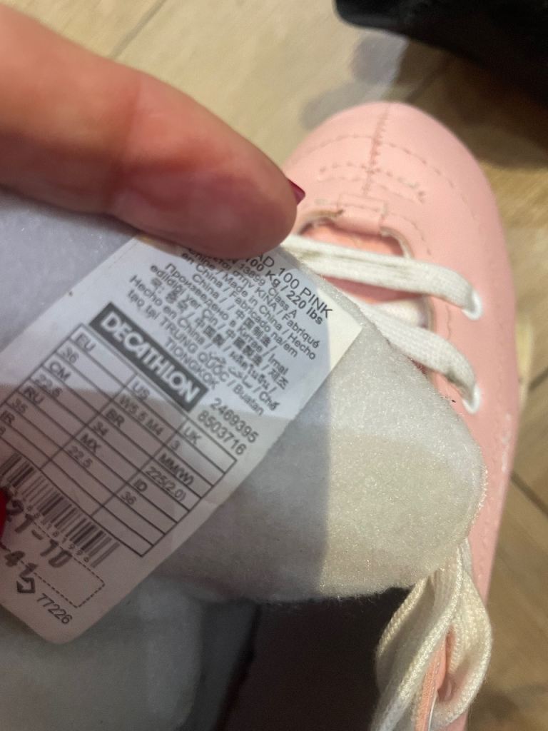 Roller skates & protectors 