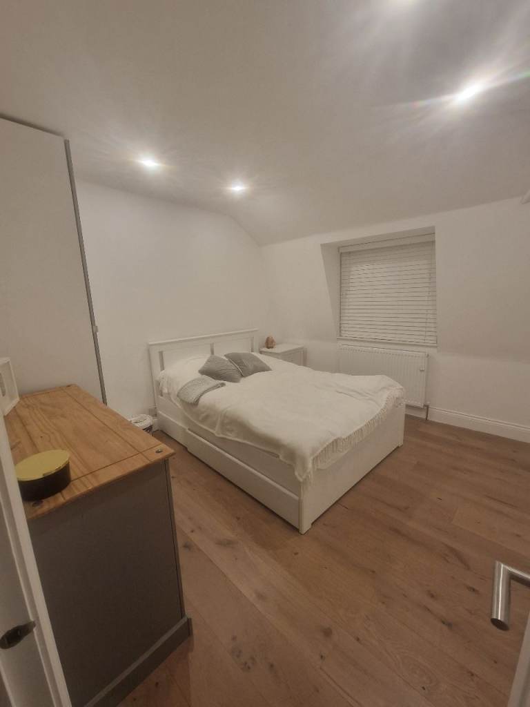 Room for rent in herfield ub9