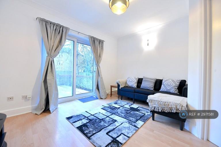 4 bedroom flat in Chalsey Lodge, London, SE4 (4 bed) (#2971581)