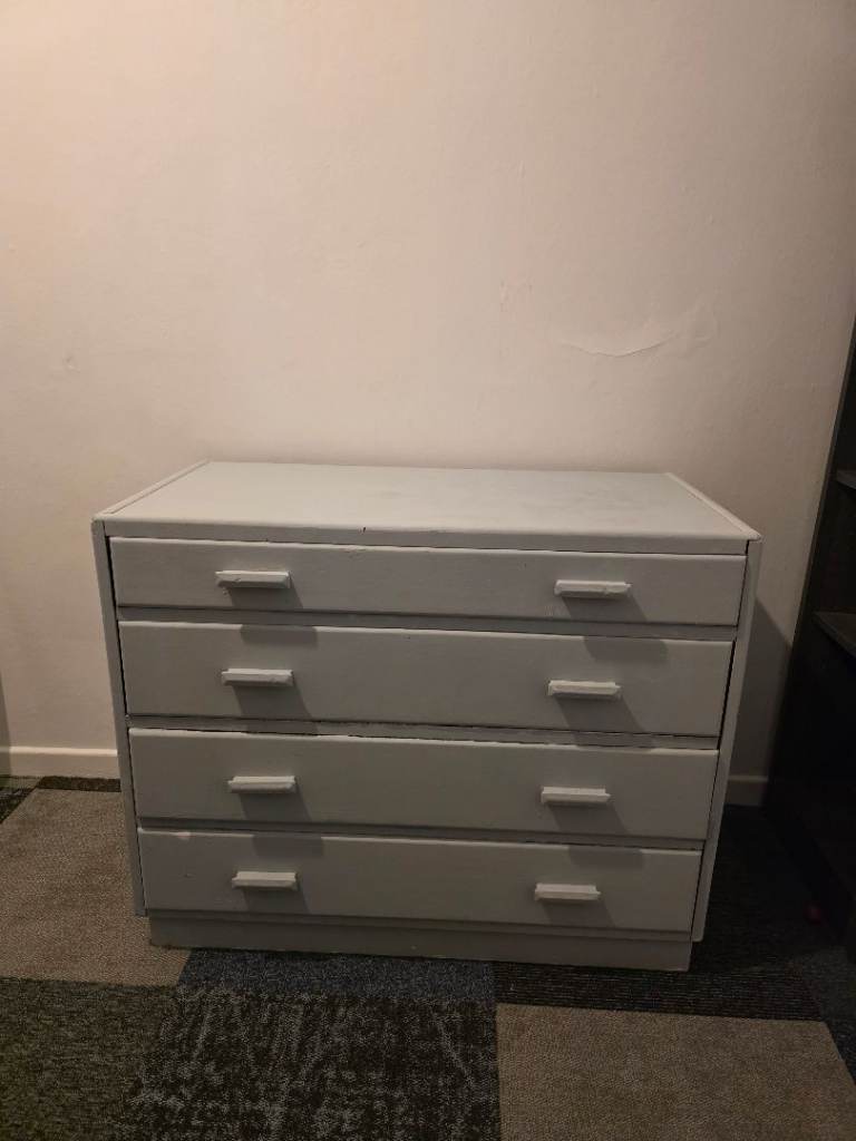 Vintage solid chest of drawers 