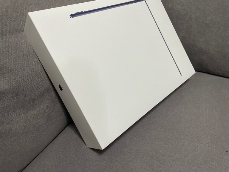 Apple MacBook Air (M3, 15-inch with 8-core CPU and 10-core GPU, 16GB Unified Memory, 256GB SSD