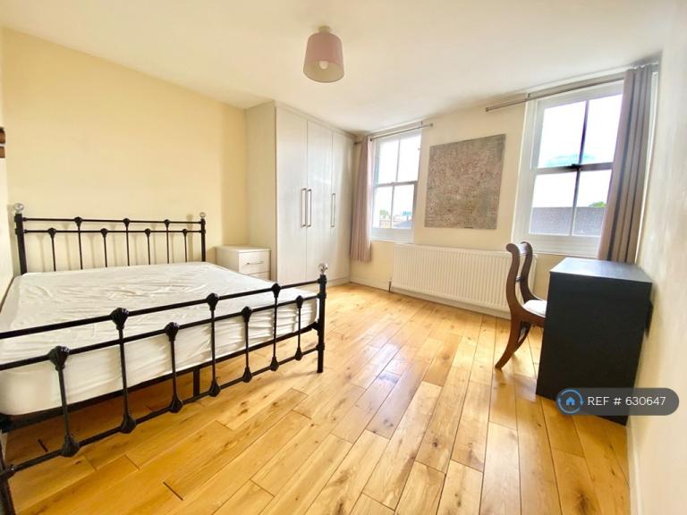 1 bedroom in Globe Road, London, E1 (#630647)