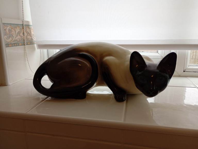 Full life size 33cm ceramic/ china siamese cat ornament Beswick ?