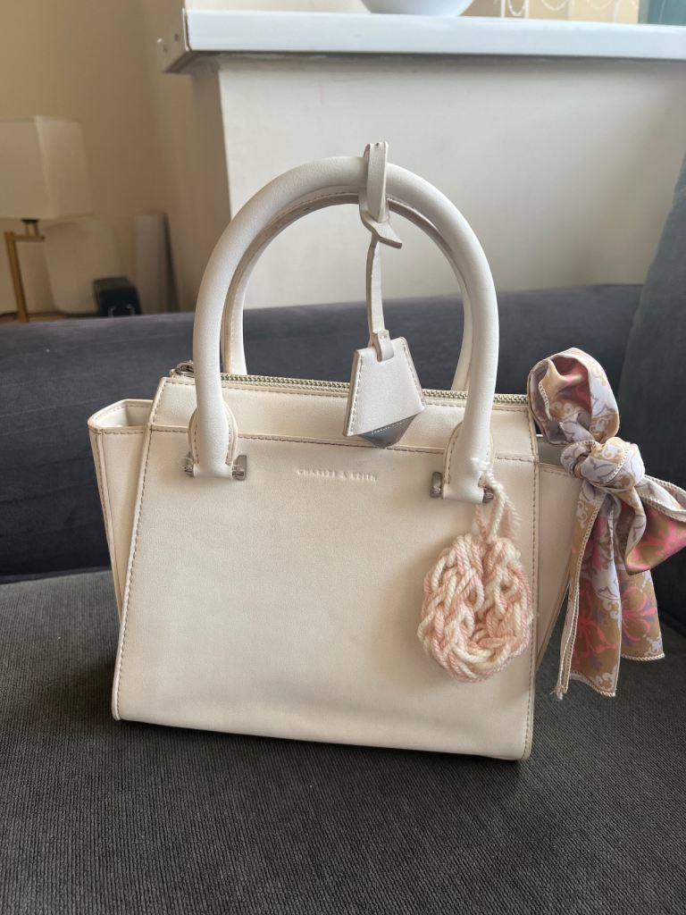 Charles & Keith Off-White Handbag – Stylish & Elegant 