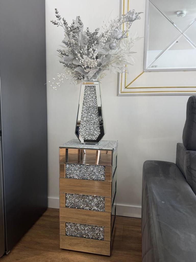 Mirrored Crushed Diamond Pedestal Side Table – As Good As New