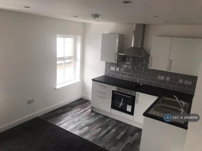 2 bedroom flat in Canonbury Street, Berkeley, GL13 (2 bed) (#2869699)