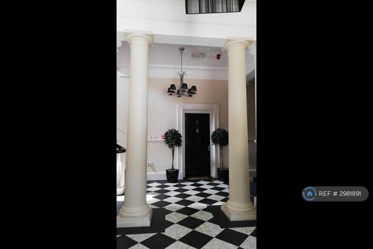 1 bedroom flat in St Andrews House, Reading, RG30 (1 bed) (#2981891)
