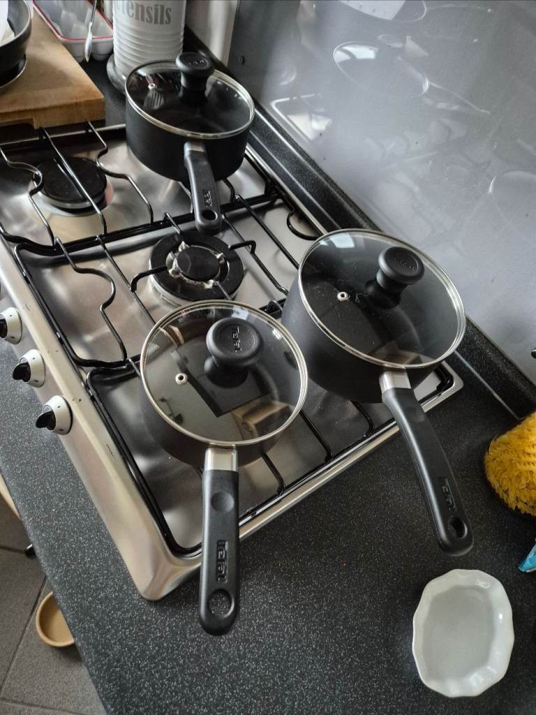 image for Tefal 3-Piece Non-Stick Cookware Set in excellent condtion