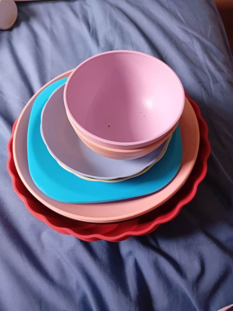 Mellomine plates and dishes