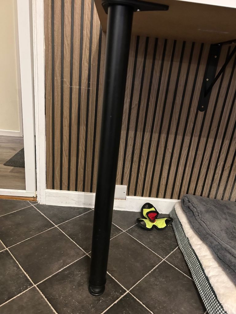 Breakfast Bar Legs & Hinges