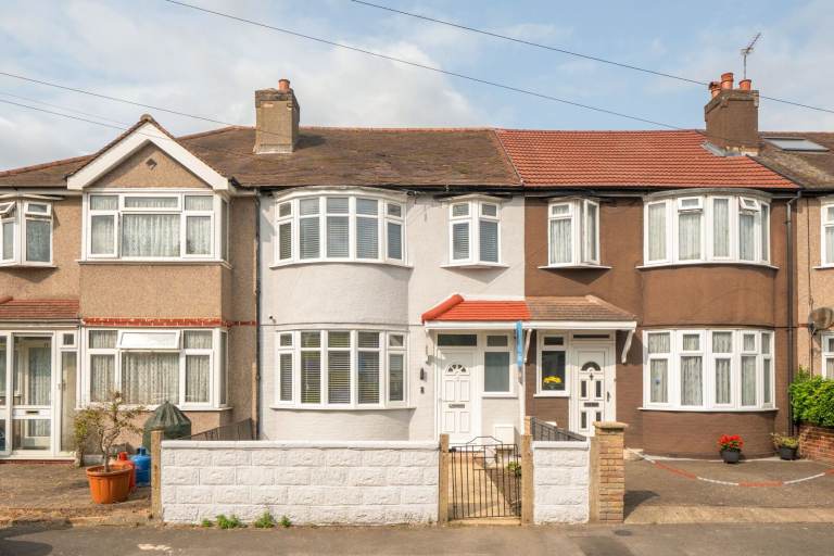 Double Rooms to Rent – CR4 3EP – £800 PCM Each – Bills Included