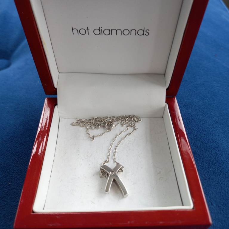 Hot Diamonds sterling silver kiss necklace NEW