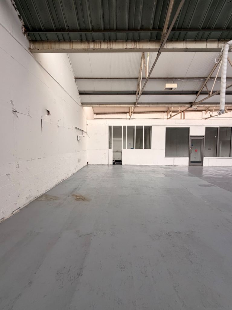 Large Commercial / Industrial / Warehouse Unit to let in Bradford BD3-Large Shutter Loading-6500sqft